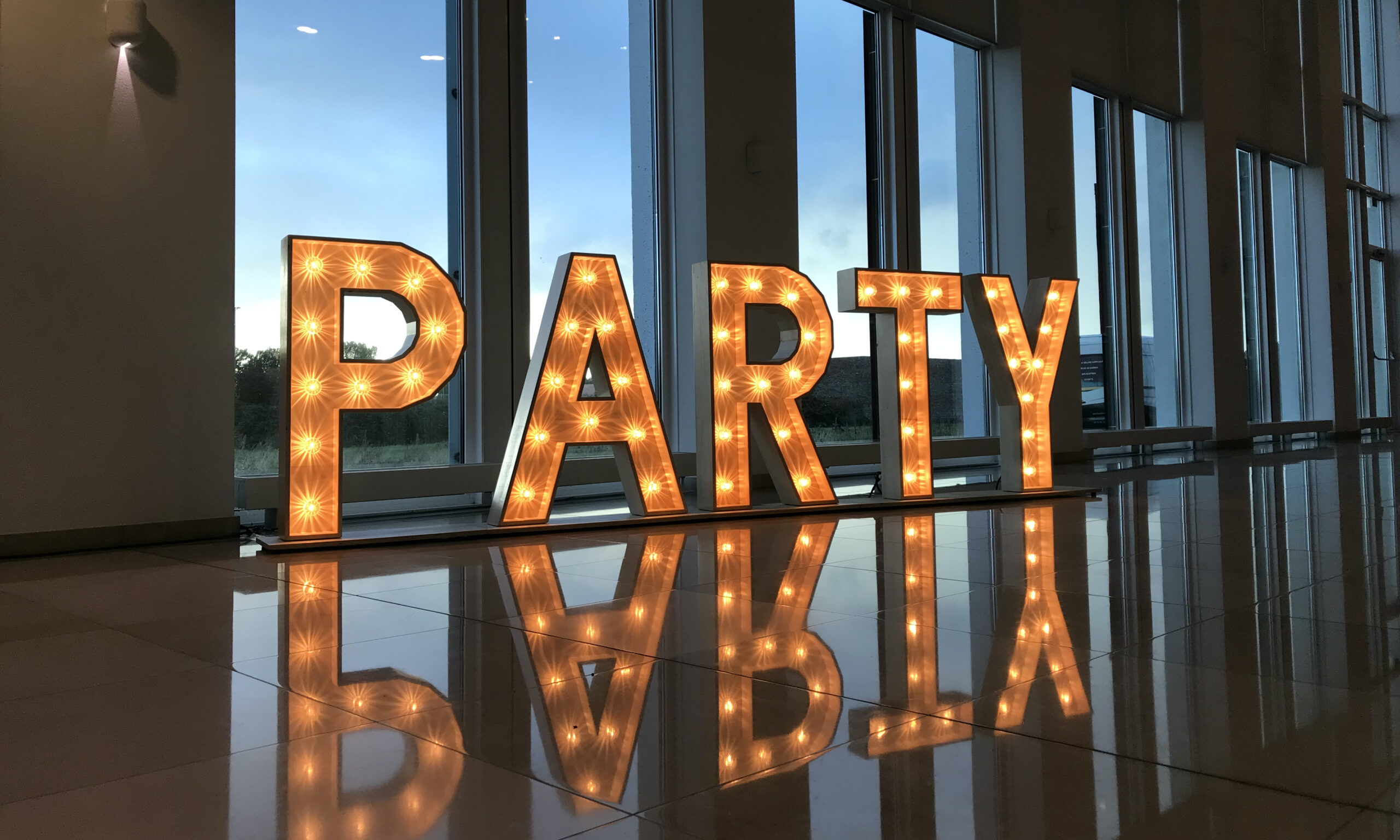 PARTY Led letters