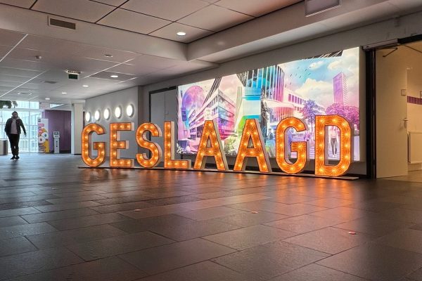 lichtletters diplomauitreiking geslaagd